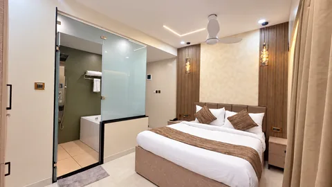 Sea-facing Deluxe Room with Balcony at SeaSwara — Double bed, Balcony, Glass-screened bath